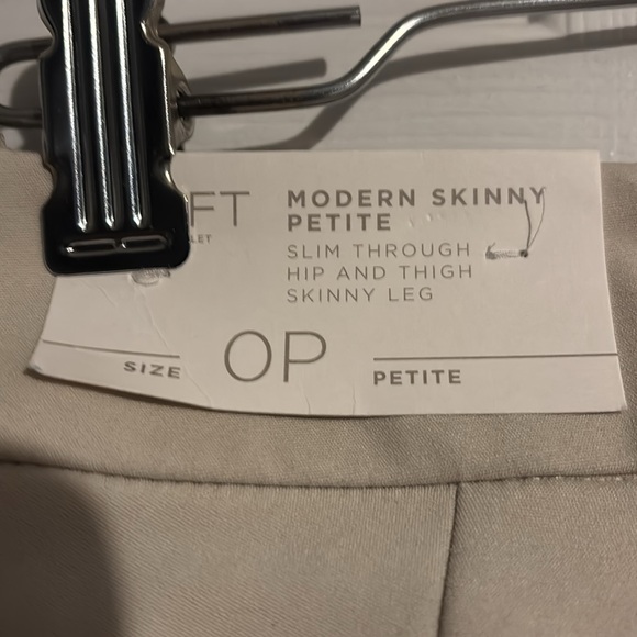 NWT LOFT modern skinny petite pants in cream size 0P - Picture 7 of 9
